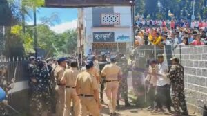 आदिवासी आंदोलनाचा हिंसक वळण; कळवण पोलिस ठाण्यावर दगडफेक