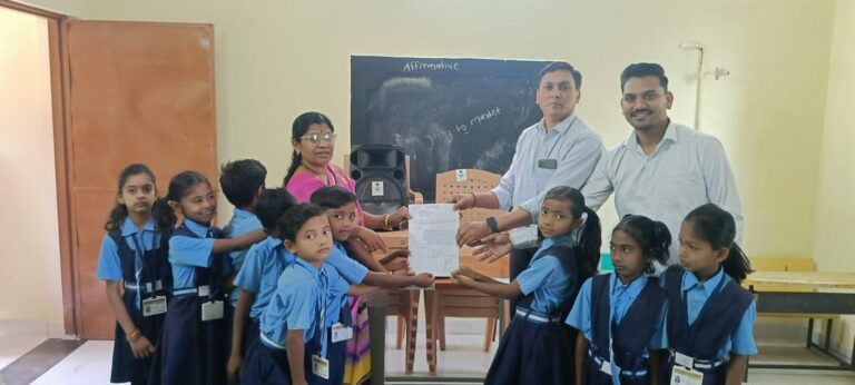 जि.प. प्राथमिक शाळा सालई येथे शैक्षणिक साहित्याचे वाटप; विद्यार्थ्यांमध्ये आनंद